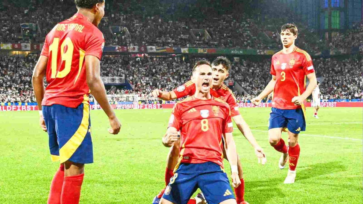 Spain players celebrating Fabian Ruiz's goal