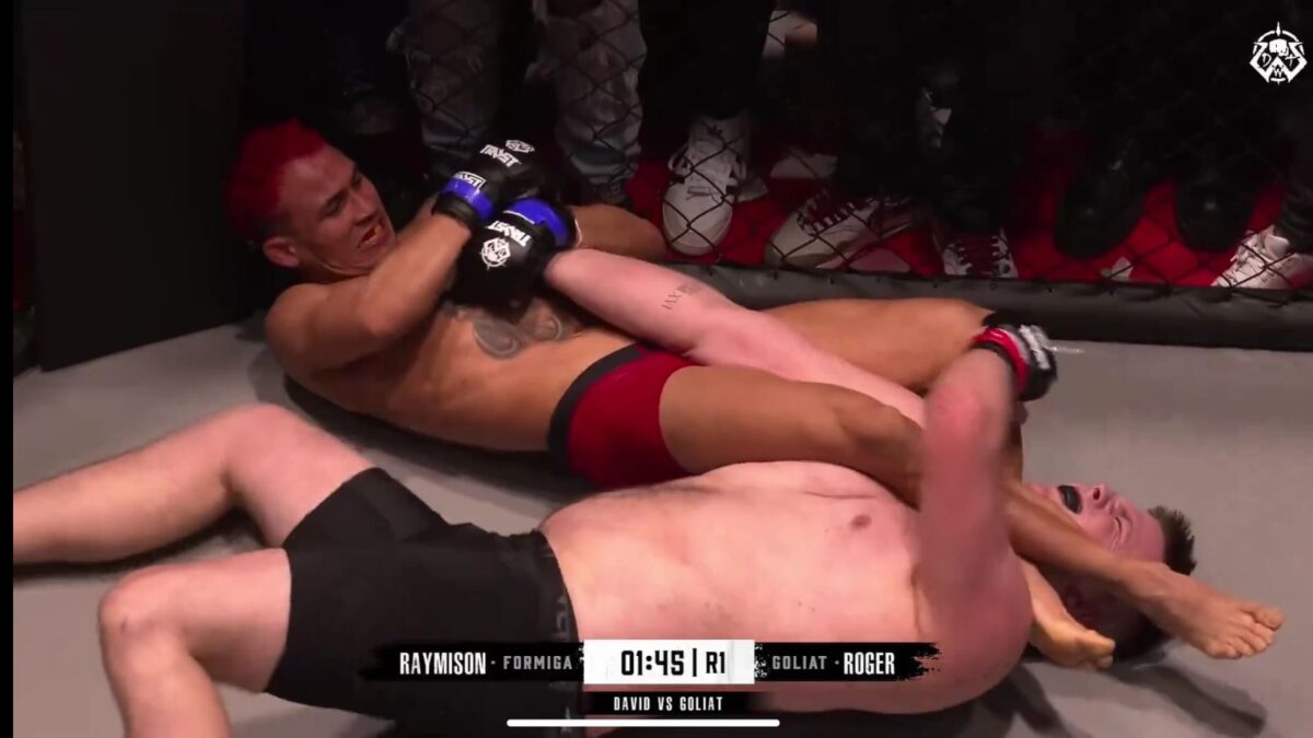 
Fight fans react to smaller fighter submitting a heavyweight via armbar 
