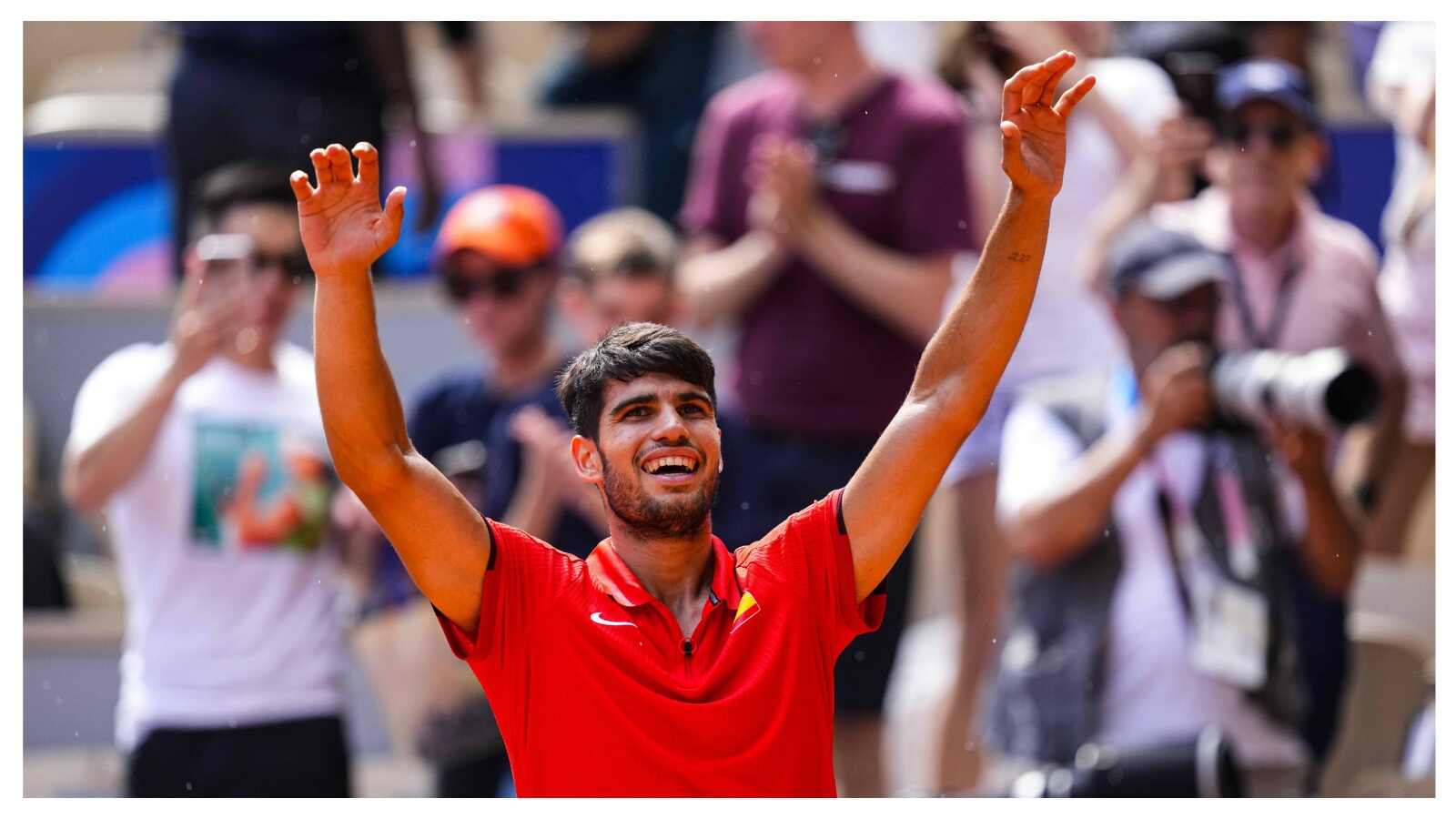 Carlos Alcaraz steamrolls Felix Auger-Aliassime in straight sets to become the youngest tennis player to reach an Olympic final since 1904