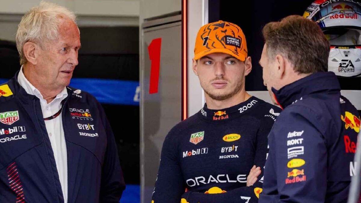 Max Verstappen da Red Bull, Christian Horner e Helmut Marko (via IMAGO)