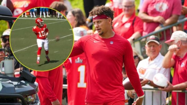 "This son of a gun actually did it"- Patrick Mahomes throws an insane behind the back pass to Travis Kelce in Lions game