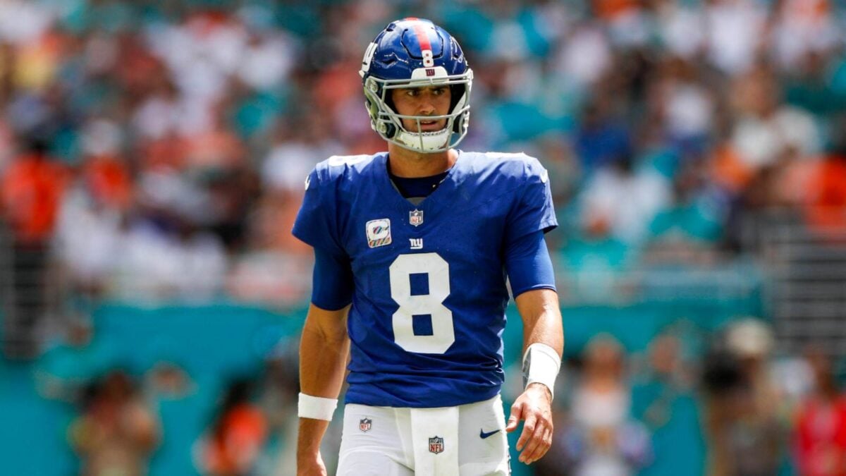 (Video) Daniel Jones bizarrely throws pick-6 just 2 days after getting trolled by Tom Brady, follows it up with another interception