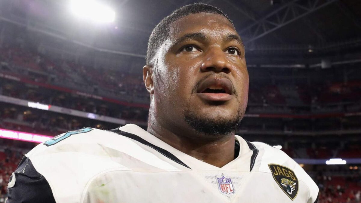 (Video) Aggressive Miami cops, without no reason, put handcuffs on Calais Campbell who was trying to make a case for Tyreek Hill 
