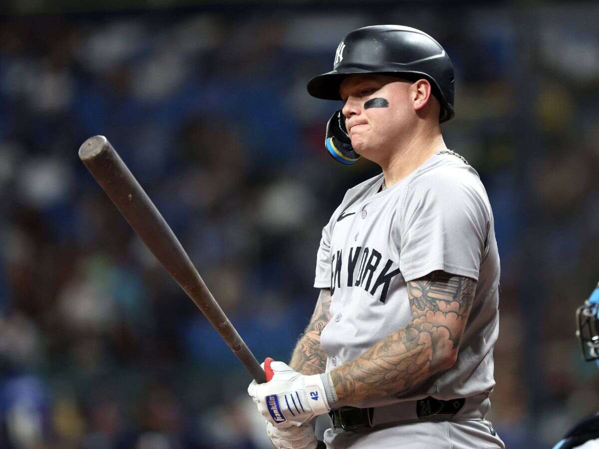 “He’s got a tummy ache” – Fans take a SWIPE at Alex Verdugo after seeing outfielder in discomfort against Rangers