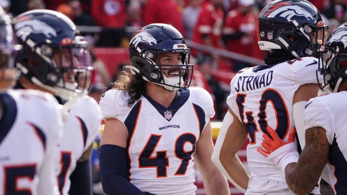 Broncos linebacker Alex Singleton who is out for the rest of the season, remarkably played 49 snaps even after tearing his ACL in win over Buccaneers