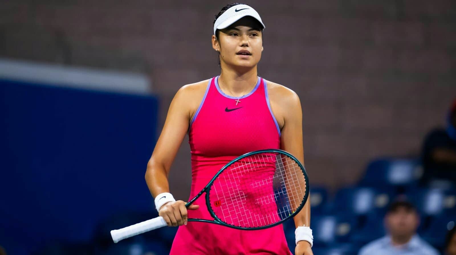 “Just leave tennis, So weak,” Netizens slam Emma Raducanu for forfeiting Seoul Open match against Daria Kasatkina due to ‘yet another injury’