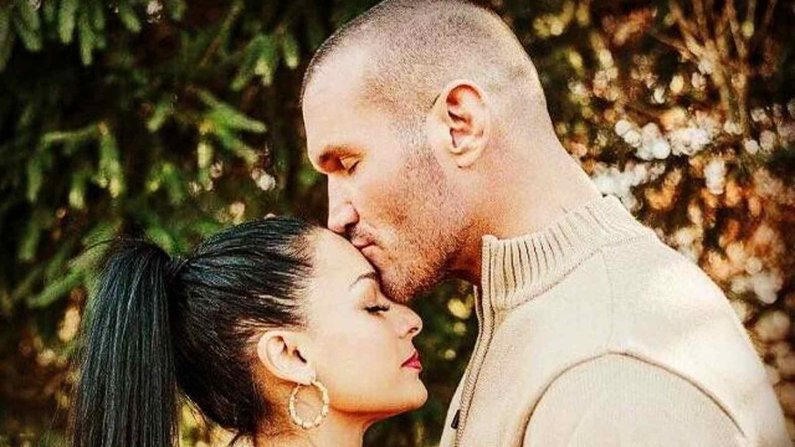 Kim Orton sends a wholesome 2-word message to husband Randy Orton 