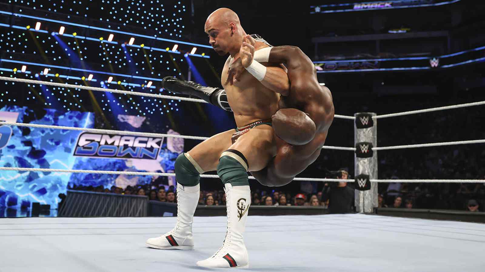 “What the f*ck is going on”- Wrestling fans miffed after 34-year-old star suffers another humiliating loss on WWE SmackDown after embarrassing debut