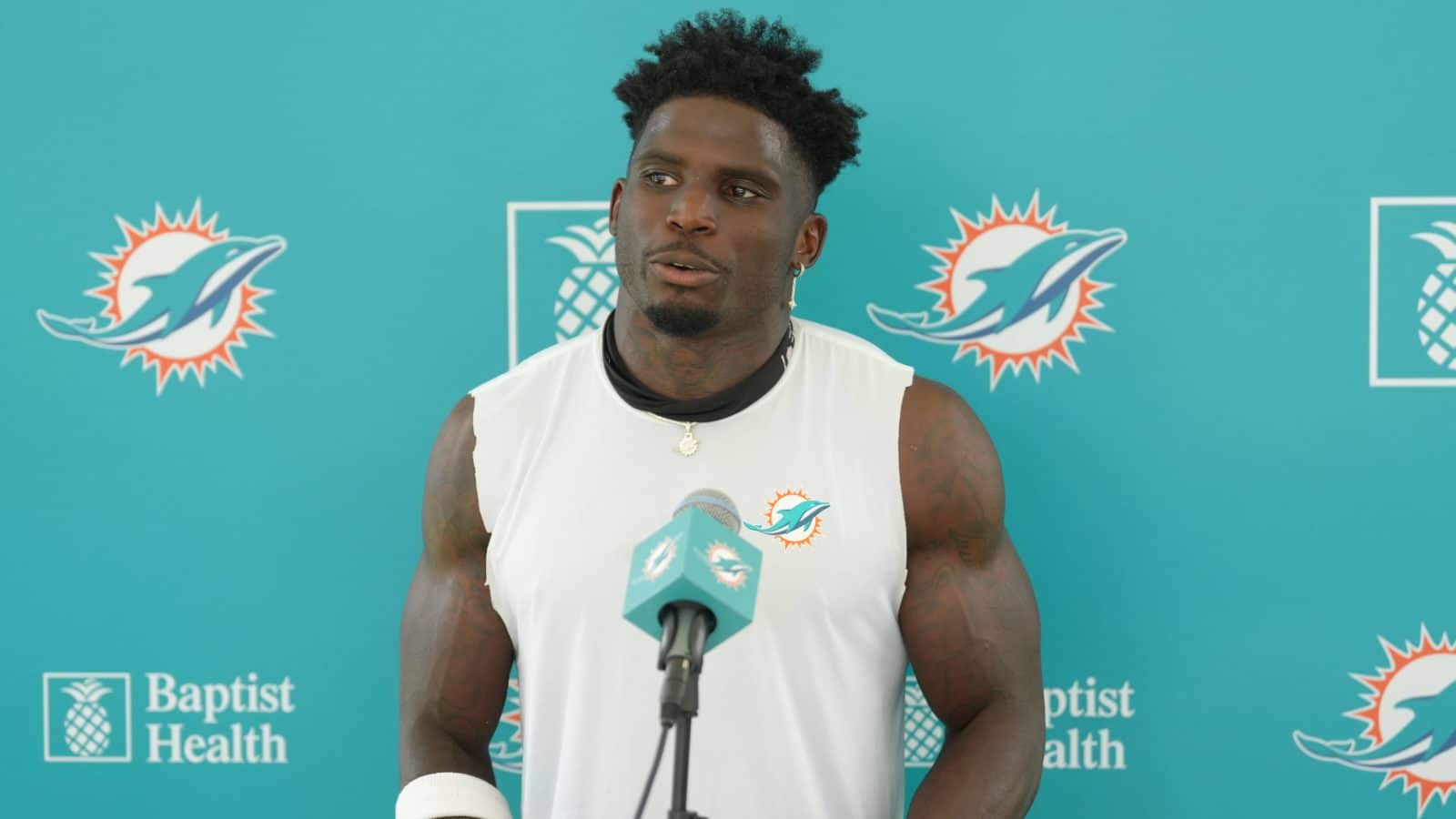 “What if I wasn’t…?” Tyreek Hill links ‘race’ to his shocking arrest before the Dolphins first game of the season