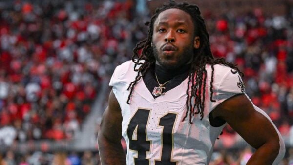 Alvin Kamara revealed to have broken hand after signing contract extension