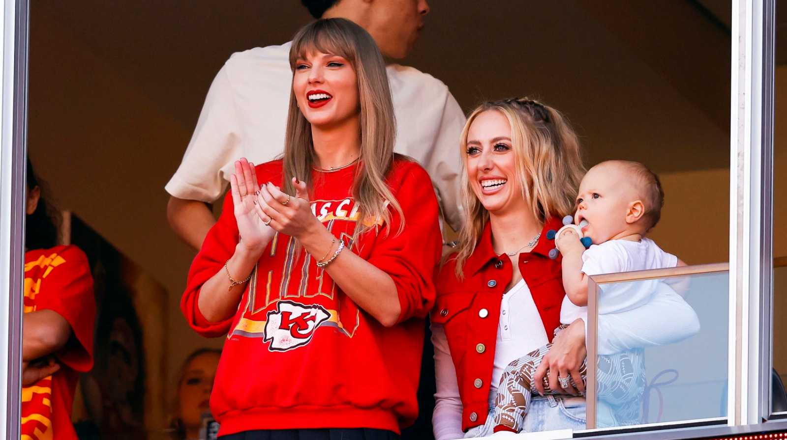 ‘Baby bump’ steals all attention in Taylor Swift and Brittany Mahomes’ Chiefs WAG picture