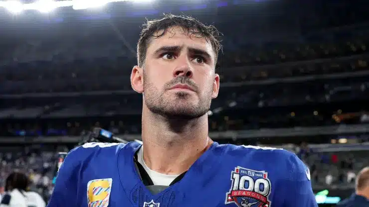 “Should have paid Barkley instead” – Giants finally bench Daniel Jones mid-game after his abysmal outing against Eagles, fans react