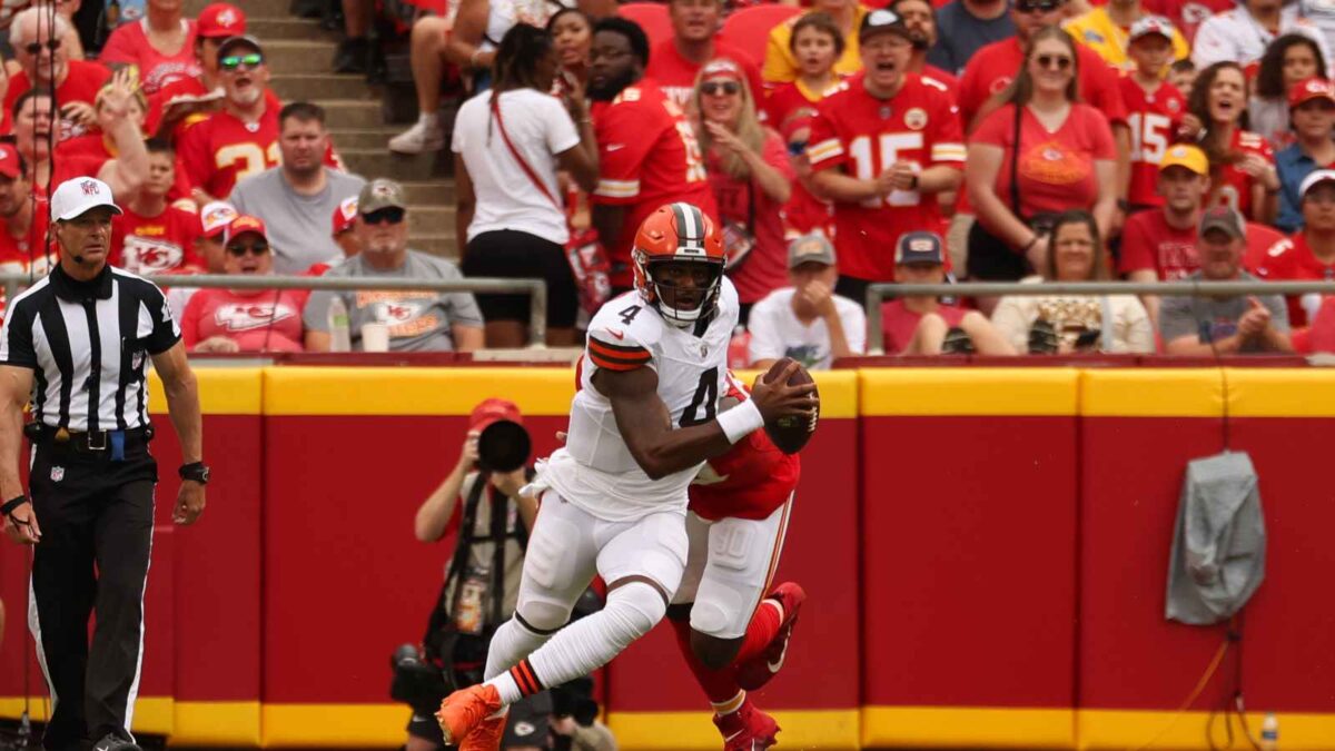 Myles Garrett blasts Browns fans for booing 'model citizen' Deshaun Watson post his injury