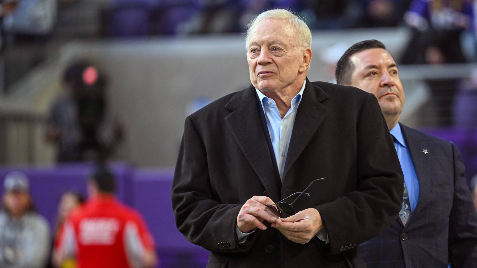 Jerry Jones provides bizarre justification for yelling in heated radio interview following Tuesday comments