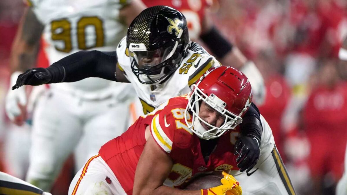 Khalen Saunders delivered a powerful tackle on Travis Kelce