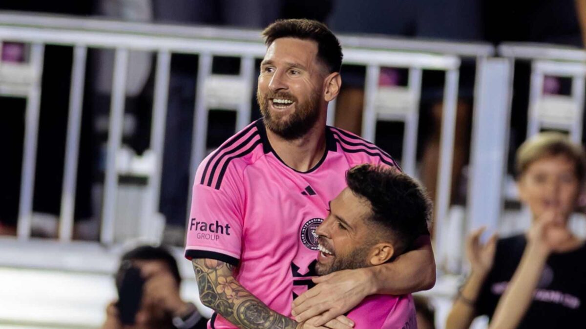 "Just come back to Europe" - Lionel Messi sends fans into ECSTACY as No.10 bags second hat-trick in five days 3 Leo Messi and Jordi Alba