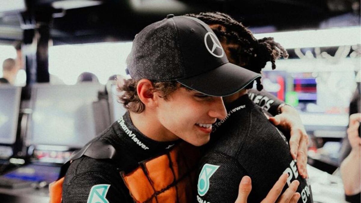 Lewis Hamilton hugging Kimi Antonelli (via Formula 1)