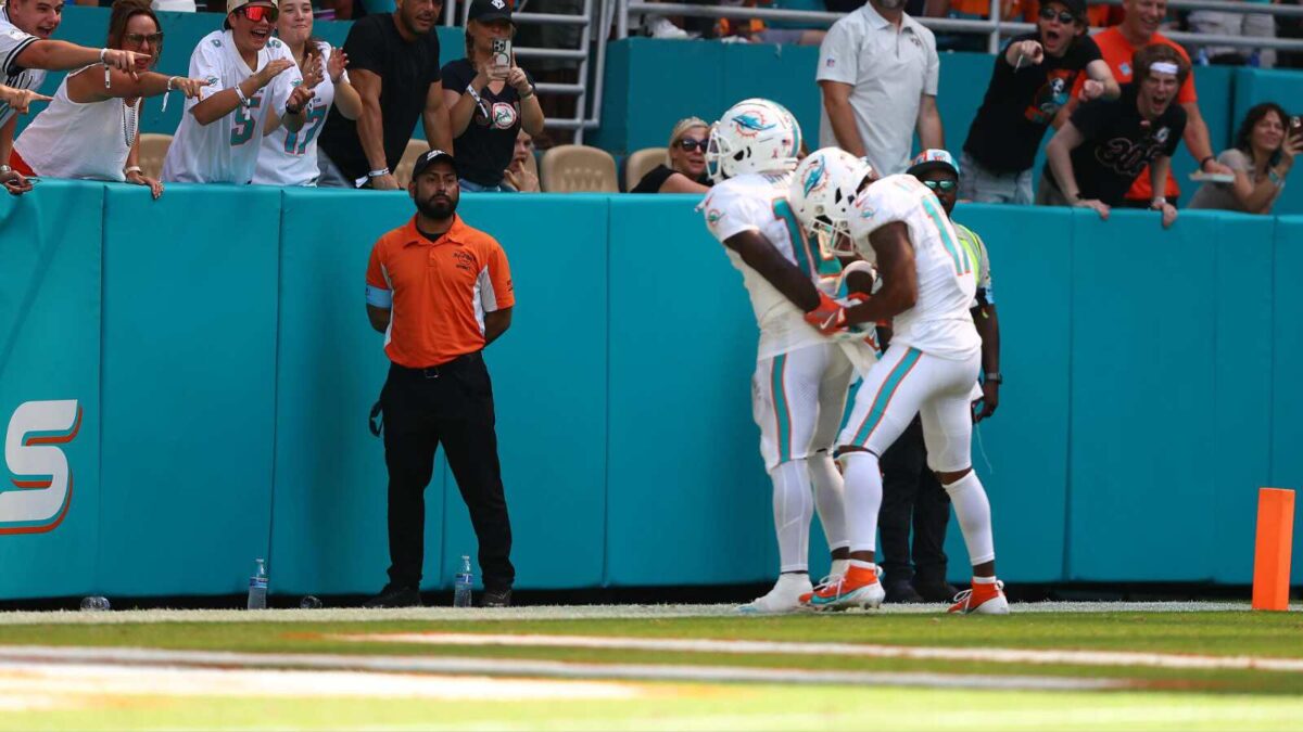 Miami Dolphins WR Tyreek Hill enacting his arrest