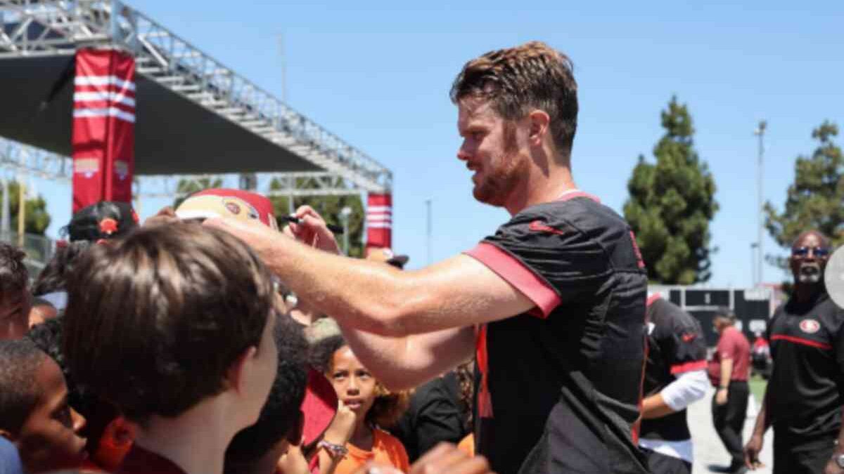 Sam Darnold interacts with fans