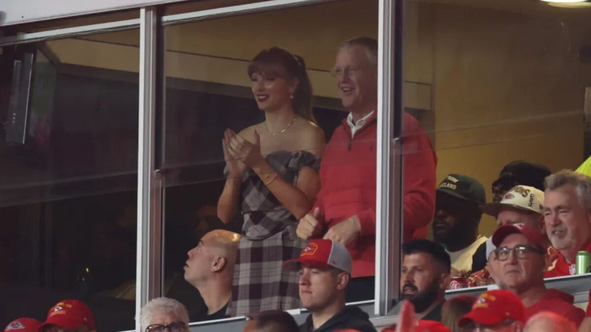 Taylor Swift with her father, Scott Swift at Chiefs' MNF game