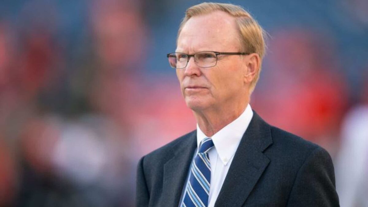 (Video) 'Frustrated' John Mara flashes his Super Bowl rings after hearing trash from Giants fans
