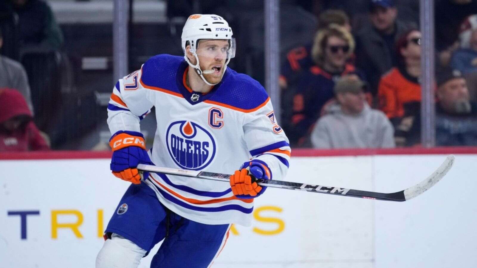 “Most talented player ever” – Fans applaud Connor McDavid as Oilers forward reaches HISTORIC 1,000 point mark in 3-2 win against Predators