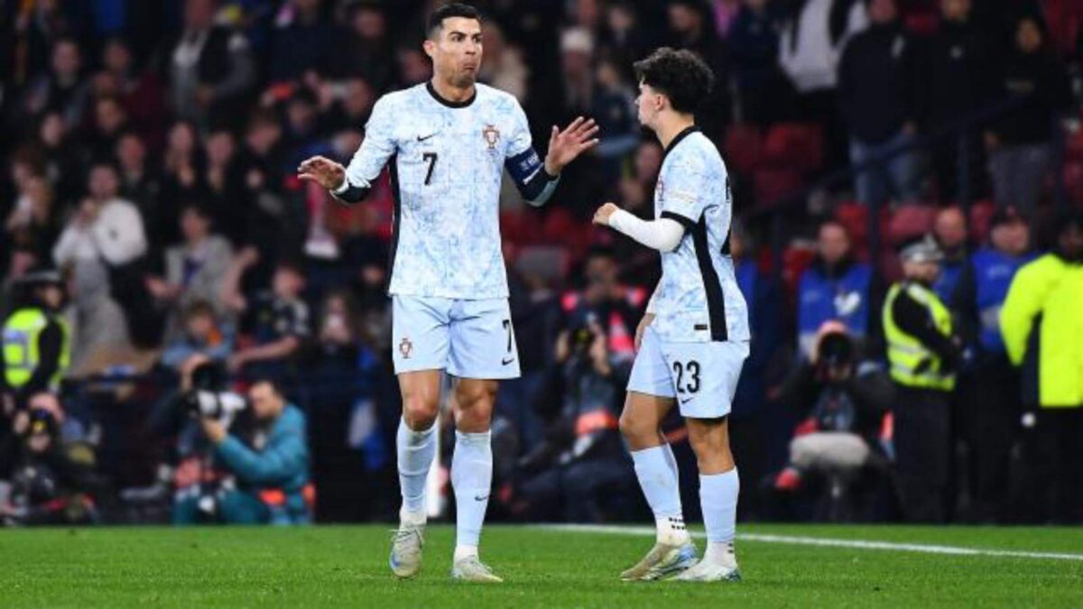 Cristiano Ronaldo cheekily plays off ‘Messi’ chants as Al-Hilal fans taunt superstar in goal less display 3 Cristiano Ronaldo and Vitinha