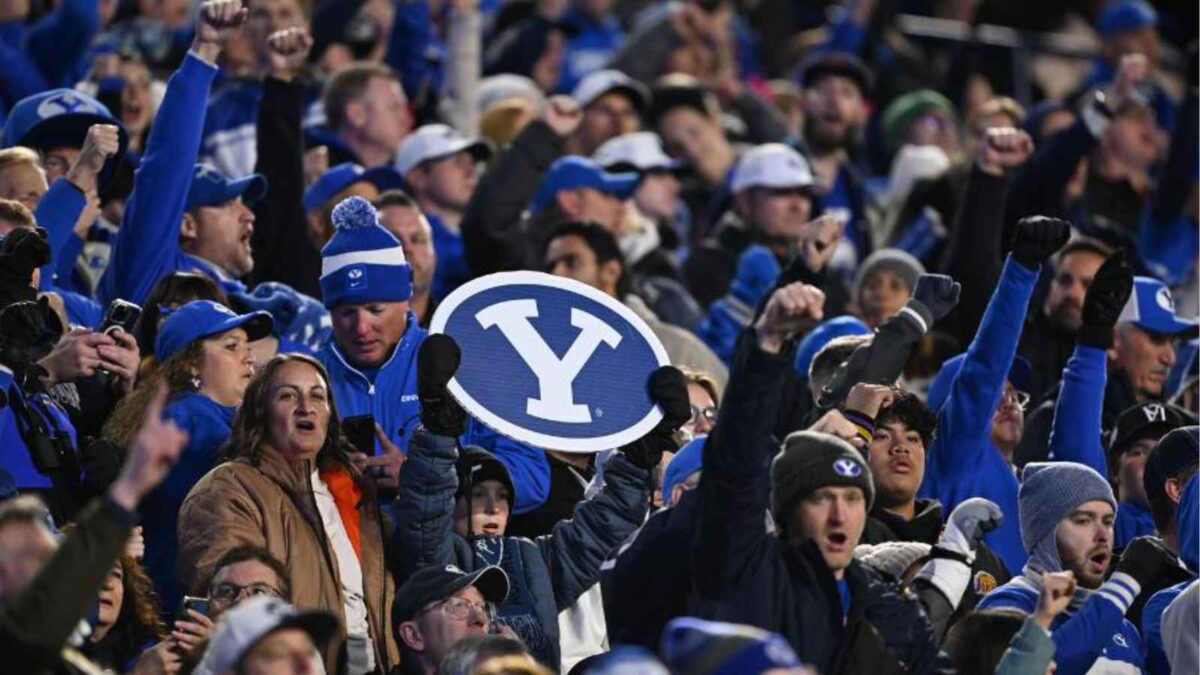 Fãs apoiam BYU Cougars contra Kansas