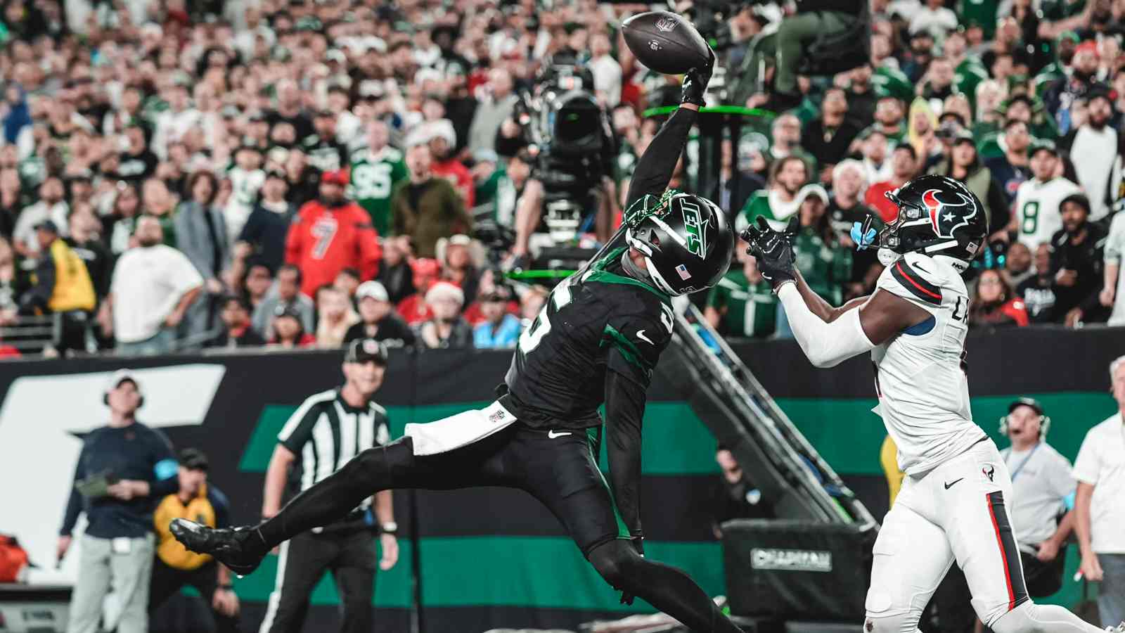 (Video) Catch of the season? Garrett Wilson leaps in the air for a ‘stunning’ one-handed TD grab against the Texans