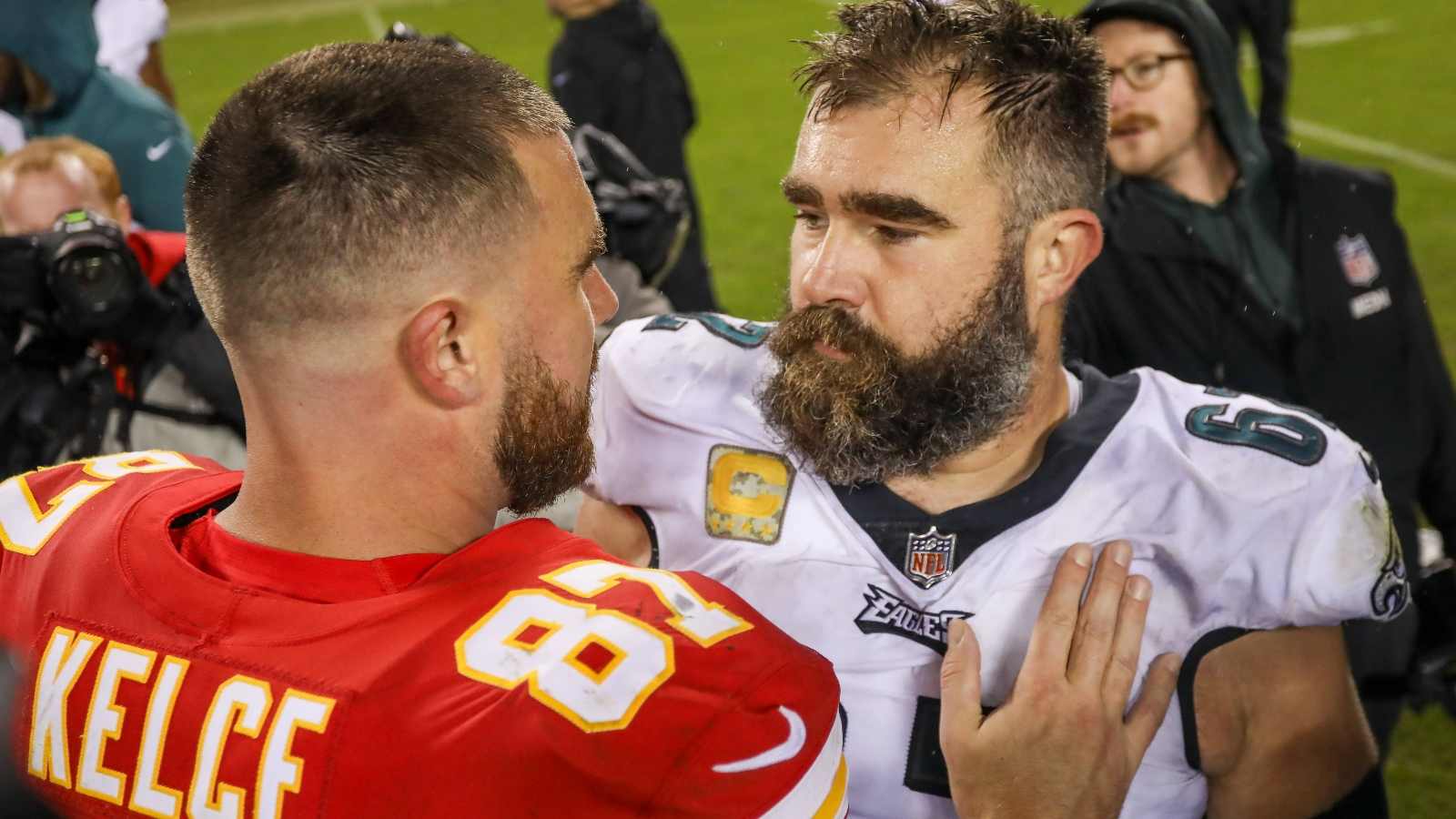 Jason Kelce describes in 2-words how it feels locking horns against Travis Kelce and the Chiefs