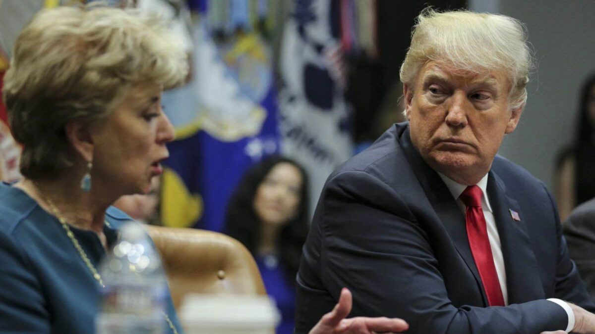 Linda McMahon Donald Trump