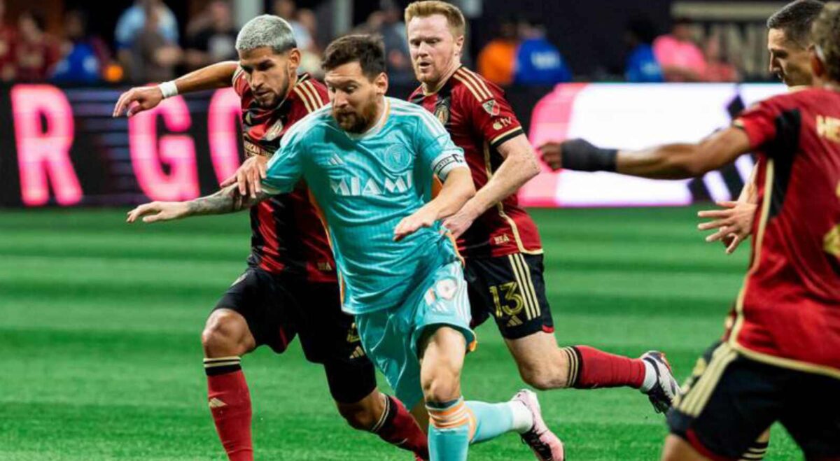 Former Atletico Madrid and MLS star Hector Herrera shown red for BIZARRELY spitting at referee in protest 1 MLS Inter Miami and Atlanta United