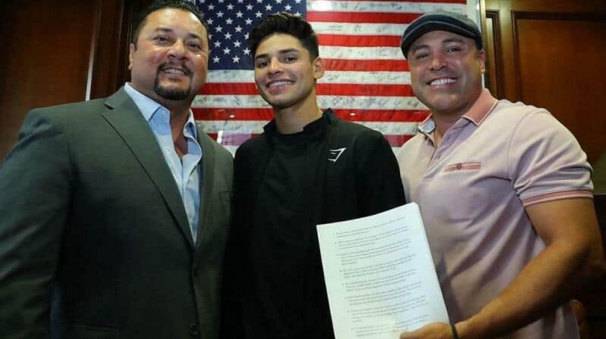 Ryan Garcia with Eric Gomez and Oscar De La Hoya