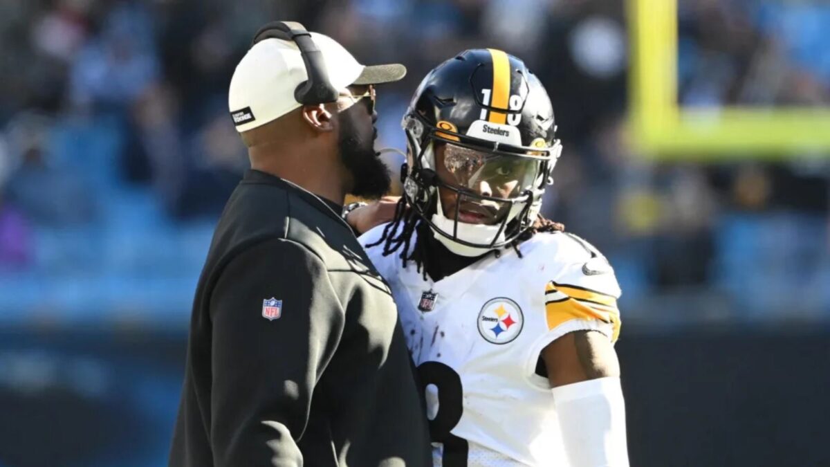 Steelers head coach Mike Tomlin with former WR Diontae Johnson