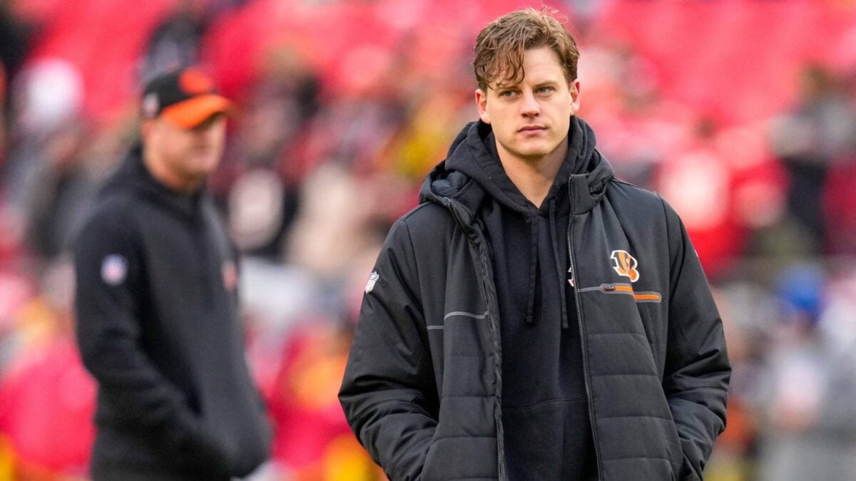 "This league is scripted" - Referees not calling 2 penalties on Bengals' potential game-winning 2-point attempt has fans in shock

joe burrow facemask
