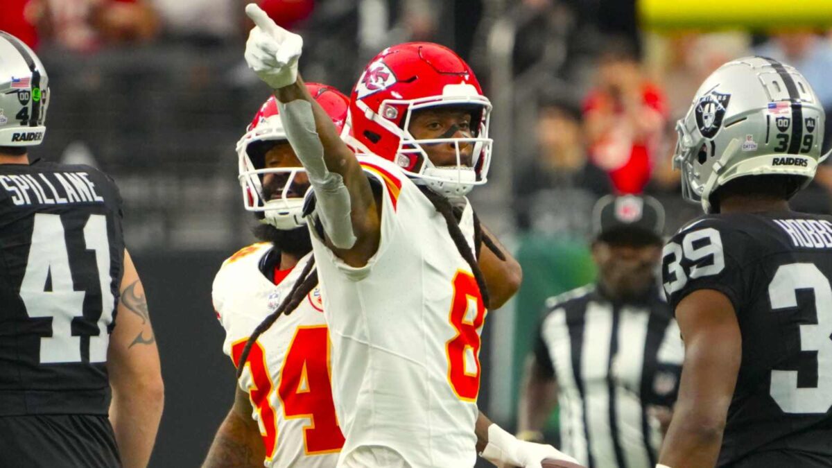 Travis Kelce feels DeAndre Hopkins' transition as Patrick Mahomes' biggest weapon has been the smoothest he has ever seen