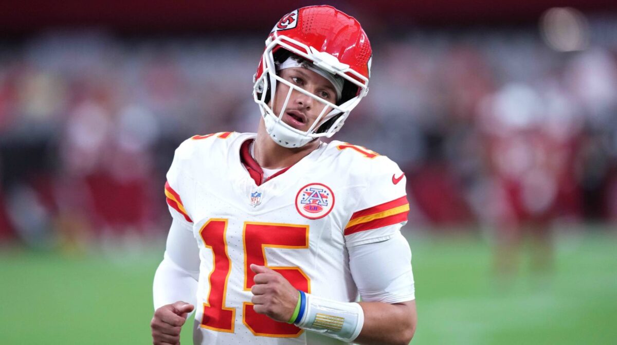 (Video) Patrick Mahomes mom Randi Mahomes dons a MAGA hat in support of Donald Trump ahead of Chiefs-Buccaneers MNF clash