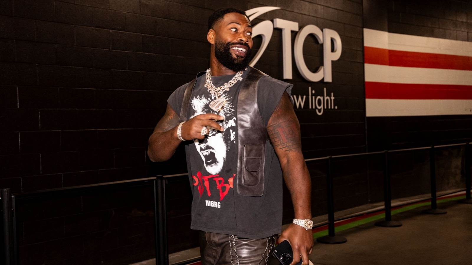 Sunday. Smith Za’Darius Smith pays up to secure his favorite jersey No. 99 after ...