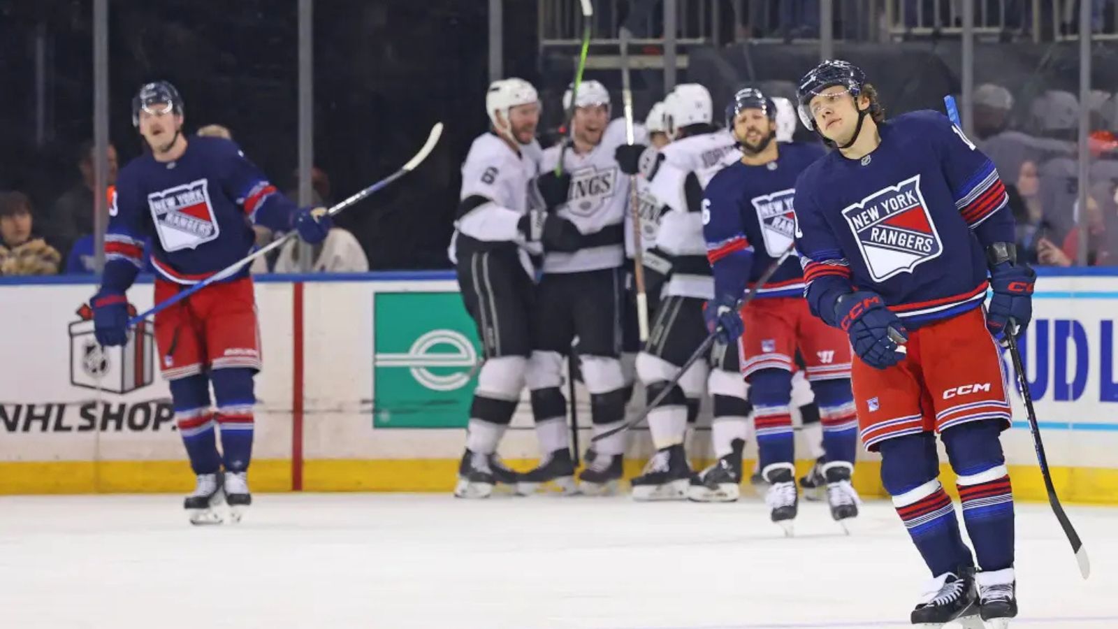 (Video) NY Rangers get BRUTALLY booed off ice by fans after CRUSHING 5-1 defeat against LA Kings