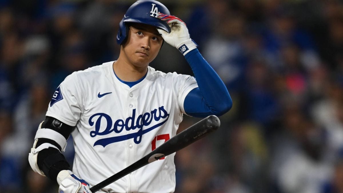 (Video) Shohei Ohtani SHOCKINGLY High-Fives Heckler Following 45th Home Run in 8-2 Win over Padres 2 Shohei Ohtani