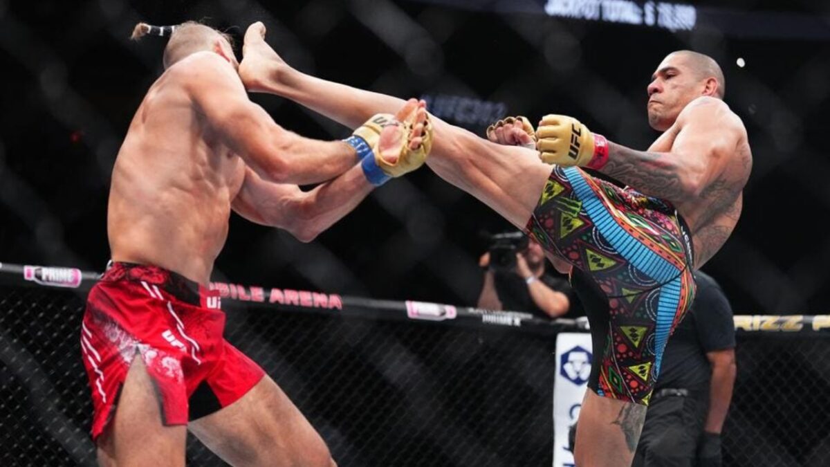 Joe Rogan stunned by Jiri Prochazka's 'Spartan 300' footage study before UFC fights 3 Alex Pereira knocking out Jiri Prochazka at UFC 303