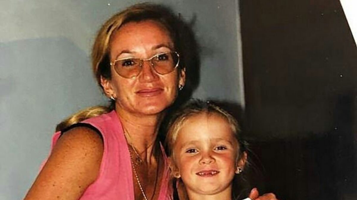 Who are Elina Svitolina's parents, Mikhaylo Svitolin and Olena Svitolina? 5 Elina Svitolina with her mother