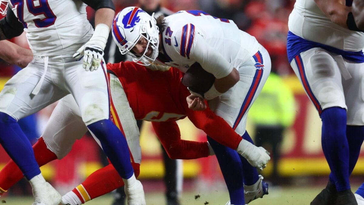 Refs favoring the Chiefs once again during crucial call in AFC Championship Game against Bills doesn't sit well with fans - "This is blatant cheating" 3 Fans were furious Patrick Mahomes and the Kansas City Chiefs benefitted from officiating again
