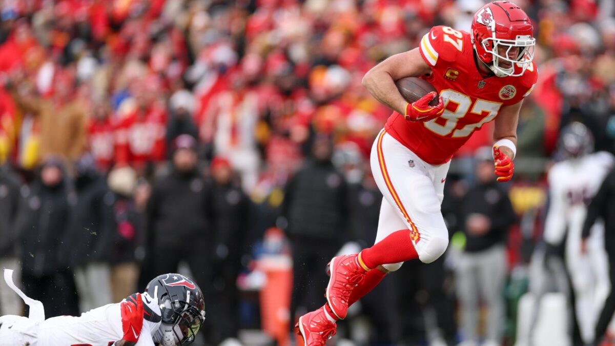 Conspiracy theory behind Chiefs' late-game safety against Texans - "Someone needs to investigate this" 3 Kansas City Chiefs had won the game by the time of the safety
