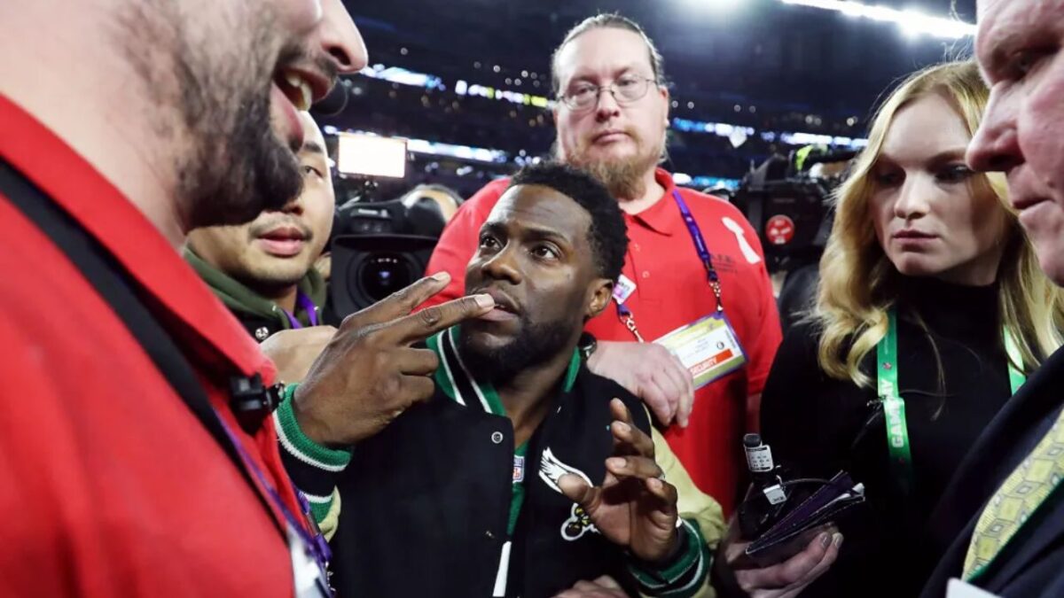 Kevin Hart and son LOSE IT over Eagles Super Bowl birth and Saquon Barkley's special gift 3 Kevin Hart attending Philadelphia Eagles game