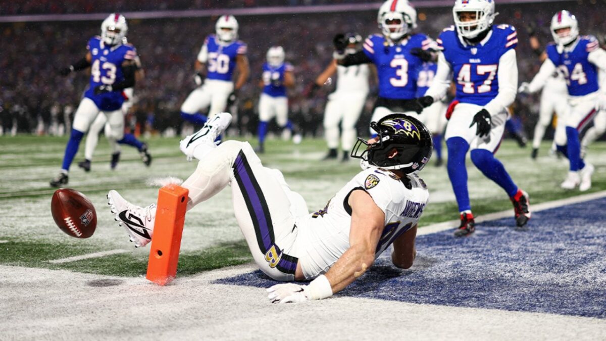 (Video) 'Dejected' Mark Andrews gets some words of encouragement from Ravens teammates after the costliest drop of his career against Bills 3 Mark Andrews' fumble cost the Baltimore Ravens the season