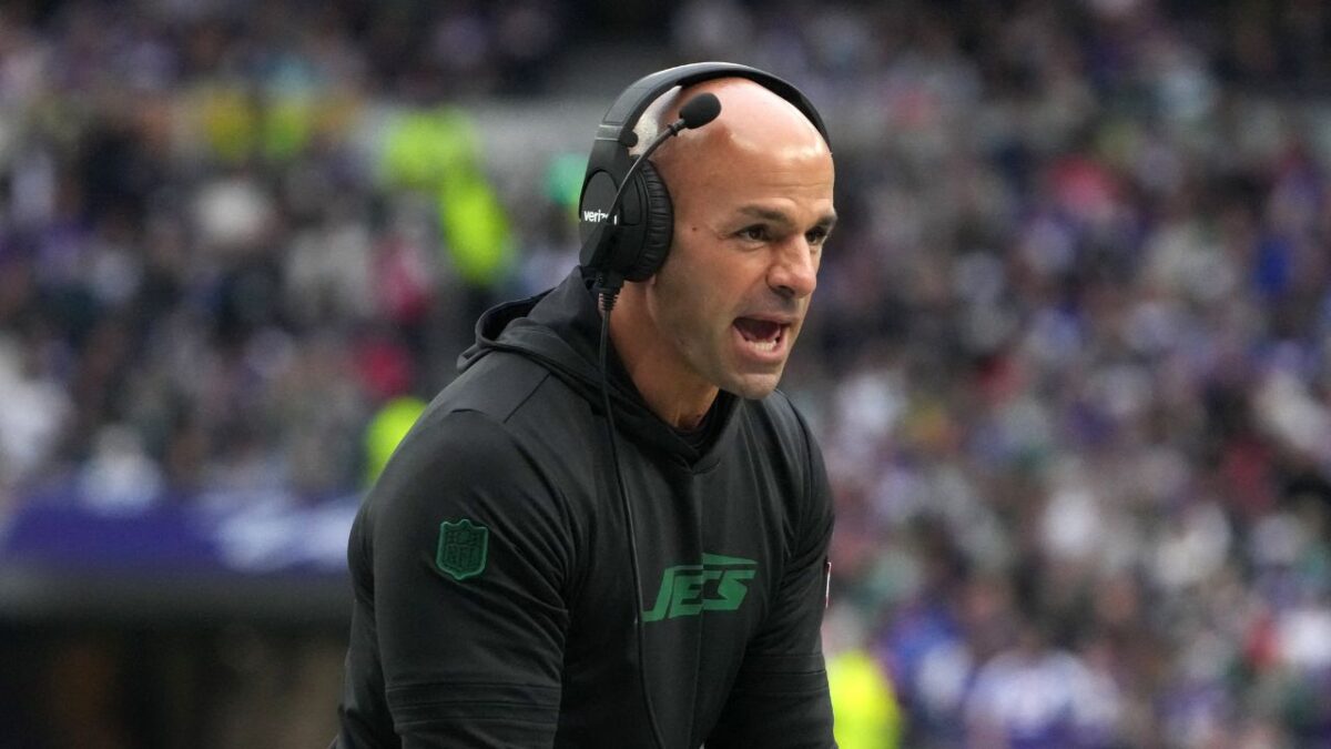 Cowboys planning to interview Robert Saleh after letting Mike McCarthy go has fans losing their minds - "Franchise is cooked beyond belief" 2 Robert Saleh