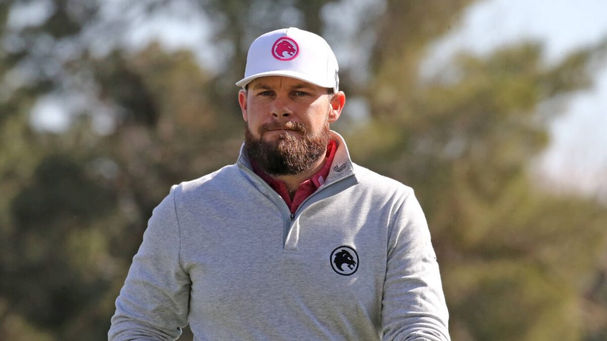 "Needs to grow up" - LIV Golf star Tyrrell Hatton destroying tee marker in frustration at Hero Dubai Desert Classic leaves fans angered on social media 3 Tyrrell Hatton