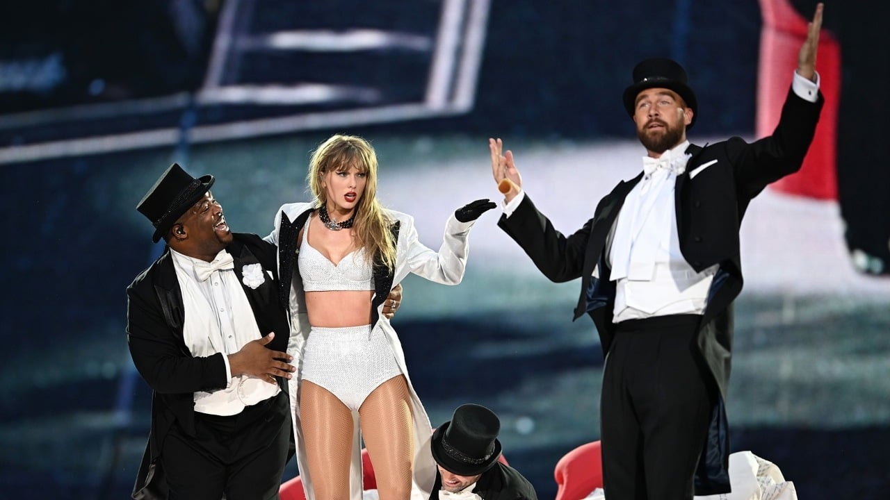 Taylor Swift bringing out boyfriend Travis Kelce earns NFL star award nomination: “For just showing up?”