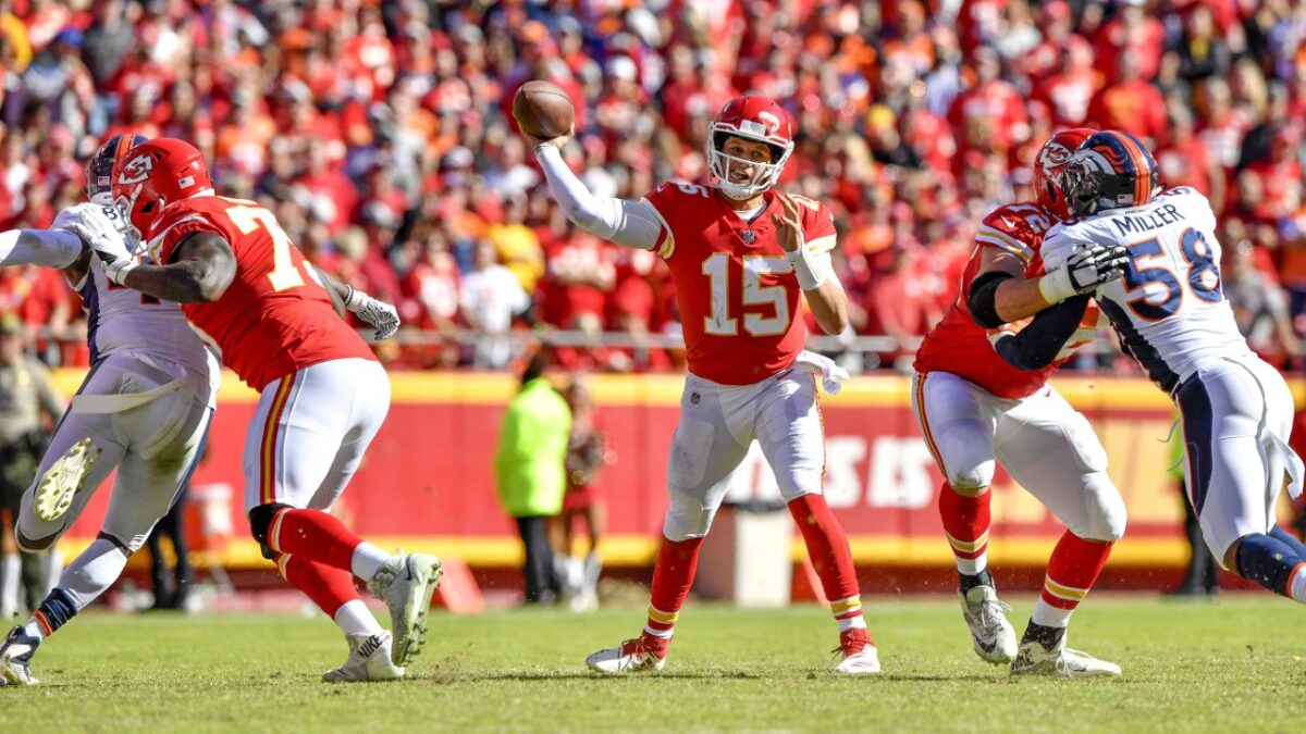 Stephen Amell references Patrick Mahomes' ability to be clutch in 'Suits LA' Premiere Episode 1 Patrick Mahomes (3)